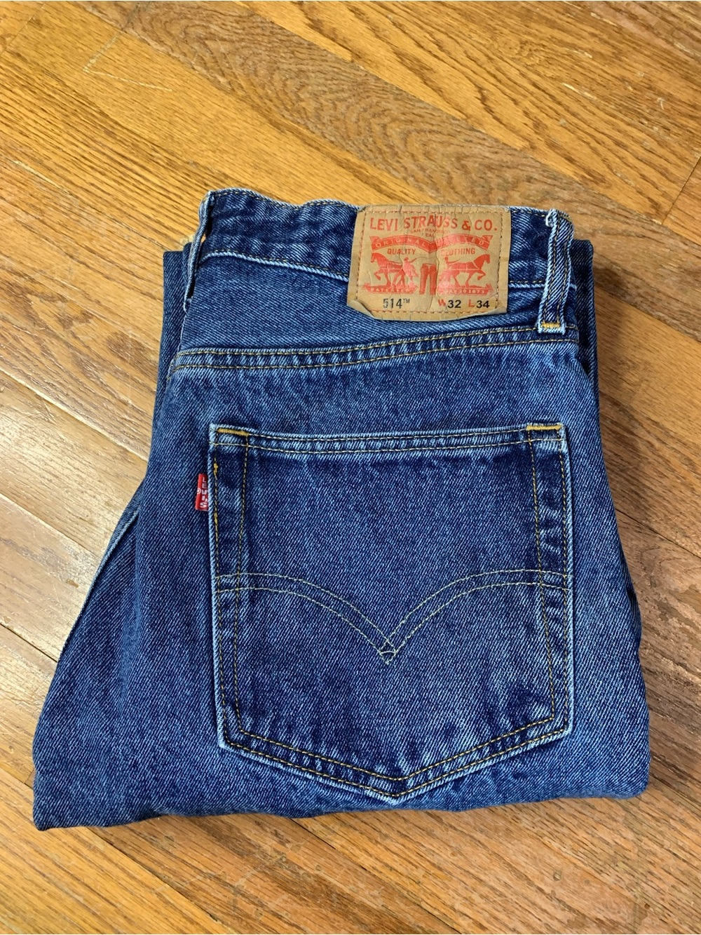 Levi's Men's Relaxed Straight-Leg Jeans in Medium Blue Denim - Picture 4 of 12